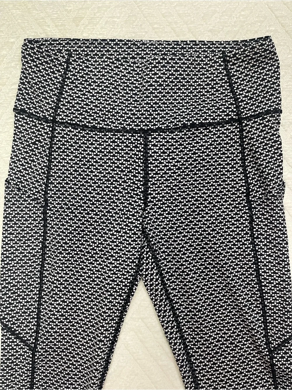 lululemon Fast & Free 7/8 Tight Black & White High-Rise Leggings Size 8